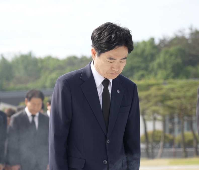 김대중 광주광역시교육감 후보, 스타벅스 ‘탱크데이’ 강력 규탄…“5·18 모독한 저질 상술”