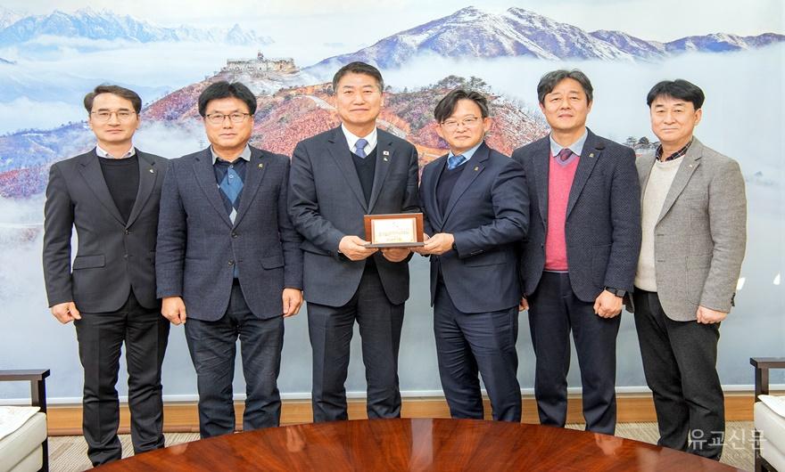 2. 대한전문건설협회 강원지회 감사패 전달(2026.02.09).jpg