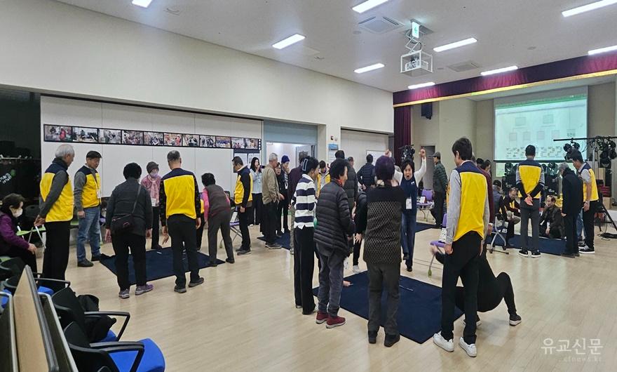 12. 사진자료 - 전통한마당가면놀이3.jpg