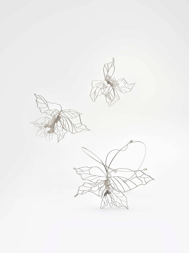 2. 날지 못하는 나비_bangle, brooch, necklace 180×140×100, 240×150×40, 280×240×210mm, Silver925, 2023.jpg