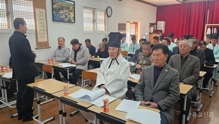신목동 원로가 인사하고 있다.(수정).jpg