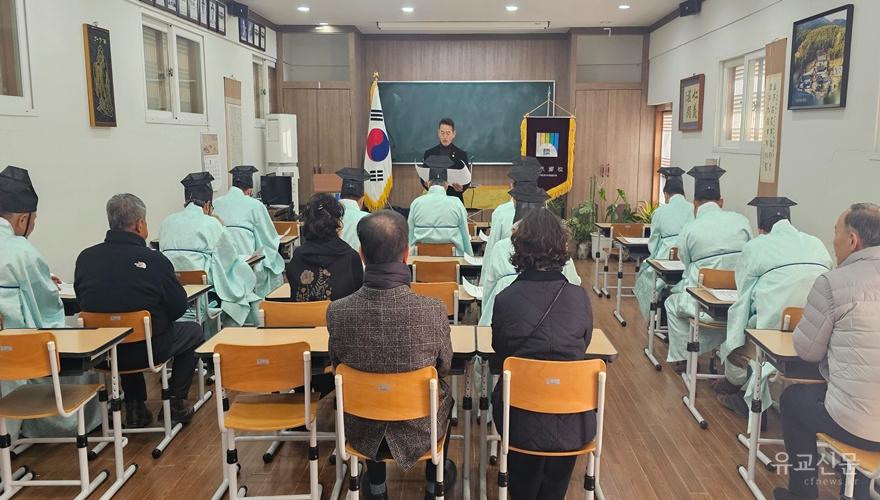 성인수 청년유도회장이 강의를 하고 있다.(수정).jpg