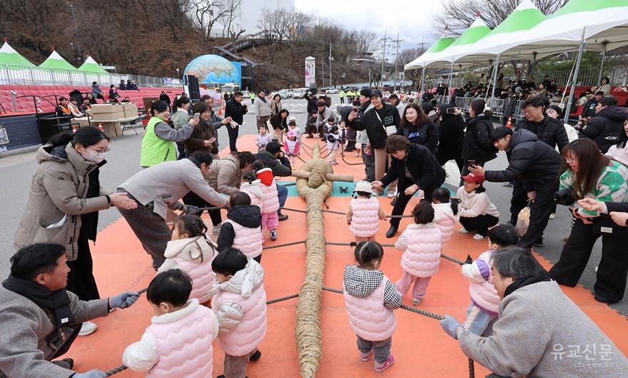애기속닥기줄다리기.JPG