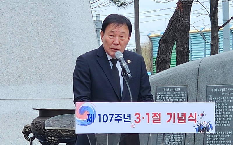 박홍복 기장군 의회 의장이 기념사를 하고 있다.(수정).jpg