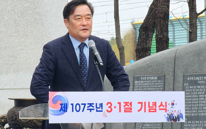 정동만 국회의원이 기념사를 하고 있다.(수정).jpg