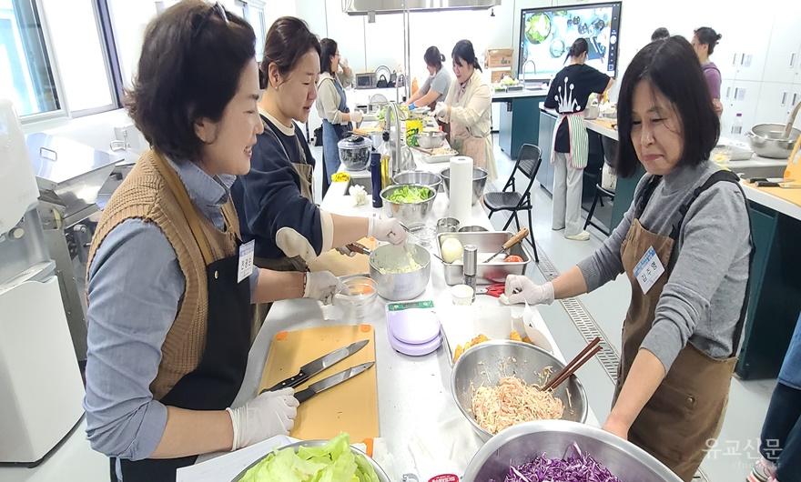 행복나눔터 요리실습 교육2.jpg