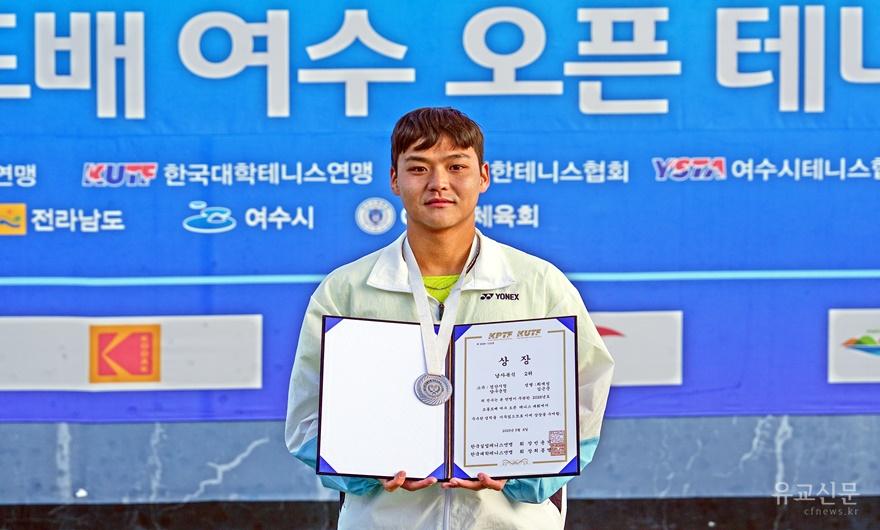 테니스 김근준.jpg
