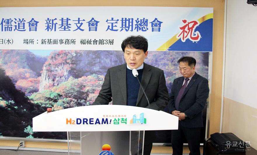 08-심근종 신기면장이 축사를 하고 있다..JPG