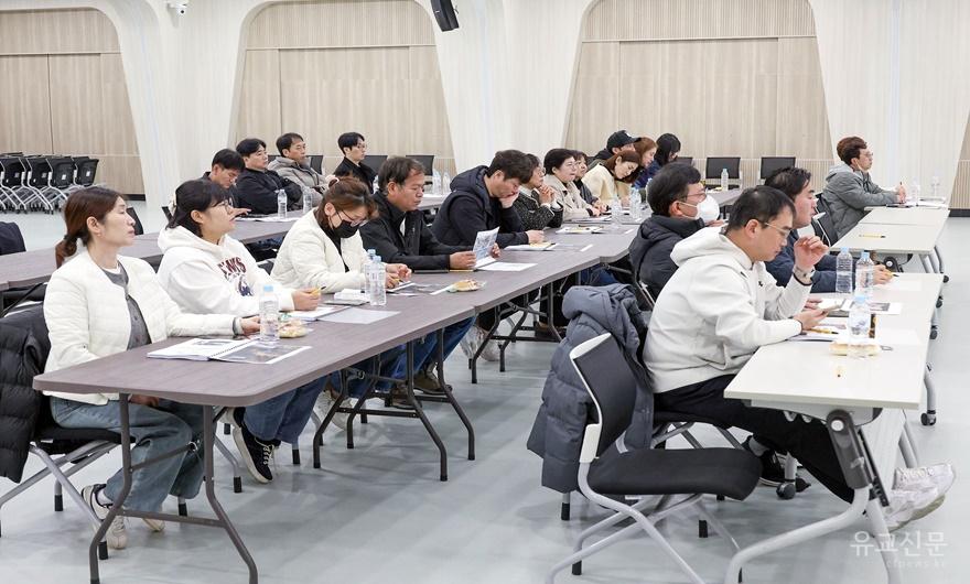 11. 사진자료 - 동굴전문안내원 교육2.jpg