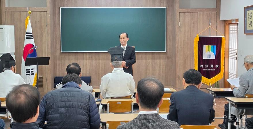 신목동 원로가 격려사를 하고 있다.(수정).jpg
