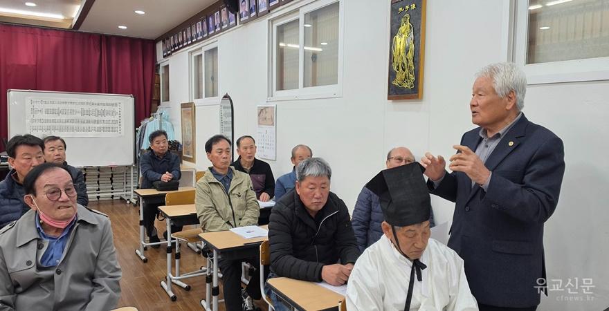 오하수 원임회장이 발언하고 있다,(수정).jpg