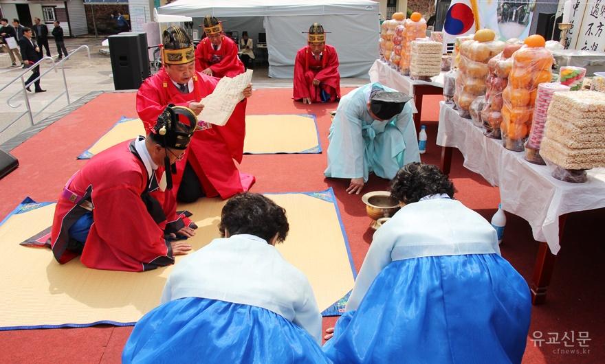 08-대축 이상수 위원이 독축을 하고 있다..JPG