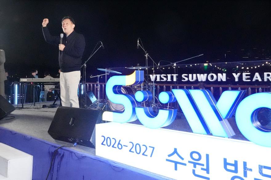 사본 -3-2. 드론쇼, 불꽃쇼, 음악분수…2026 만석거 새빛축제 시작됐다! small.jpg